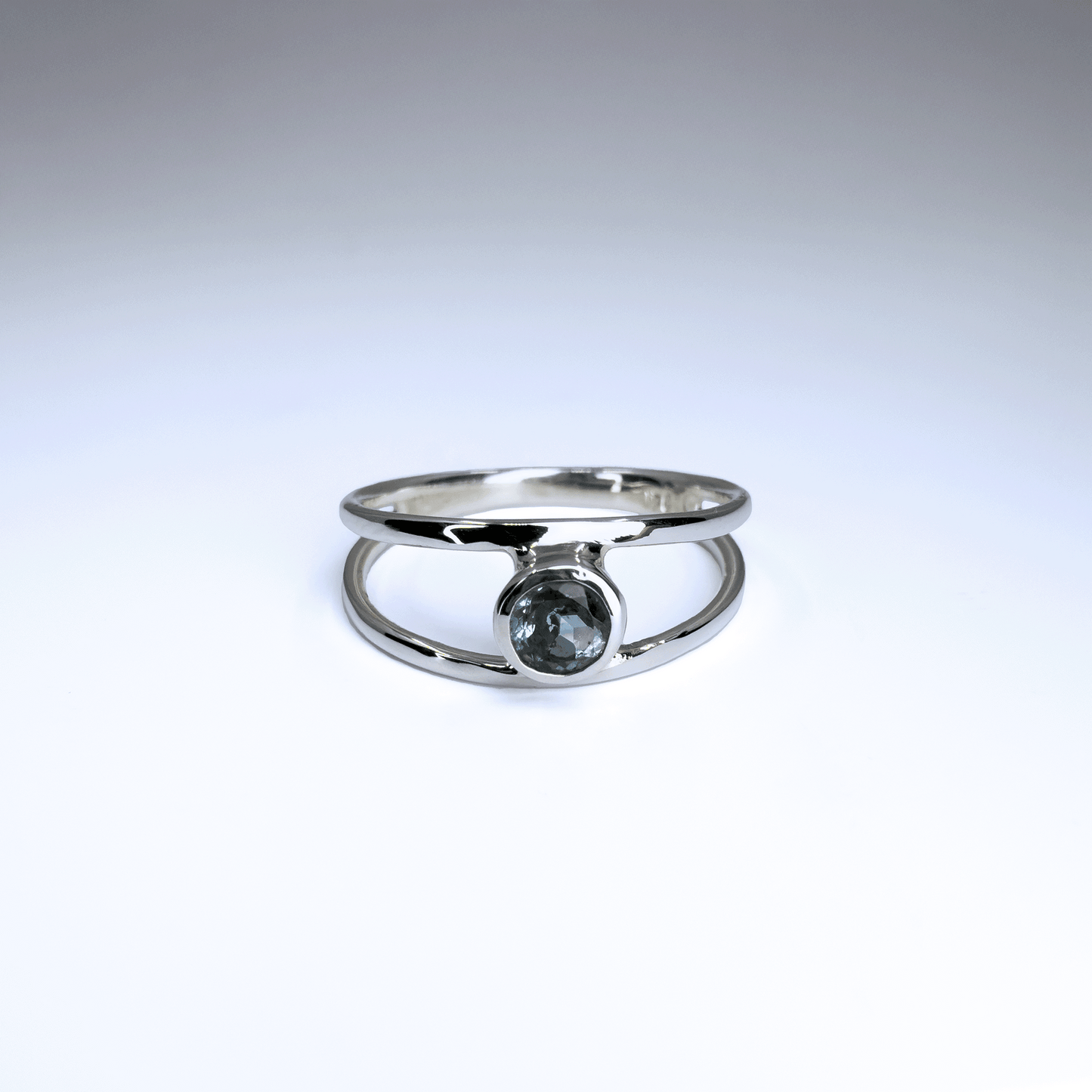 SEVEN SISTERS RING - AQUAMARINE