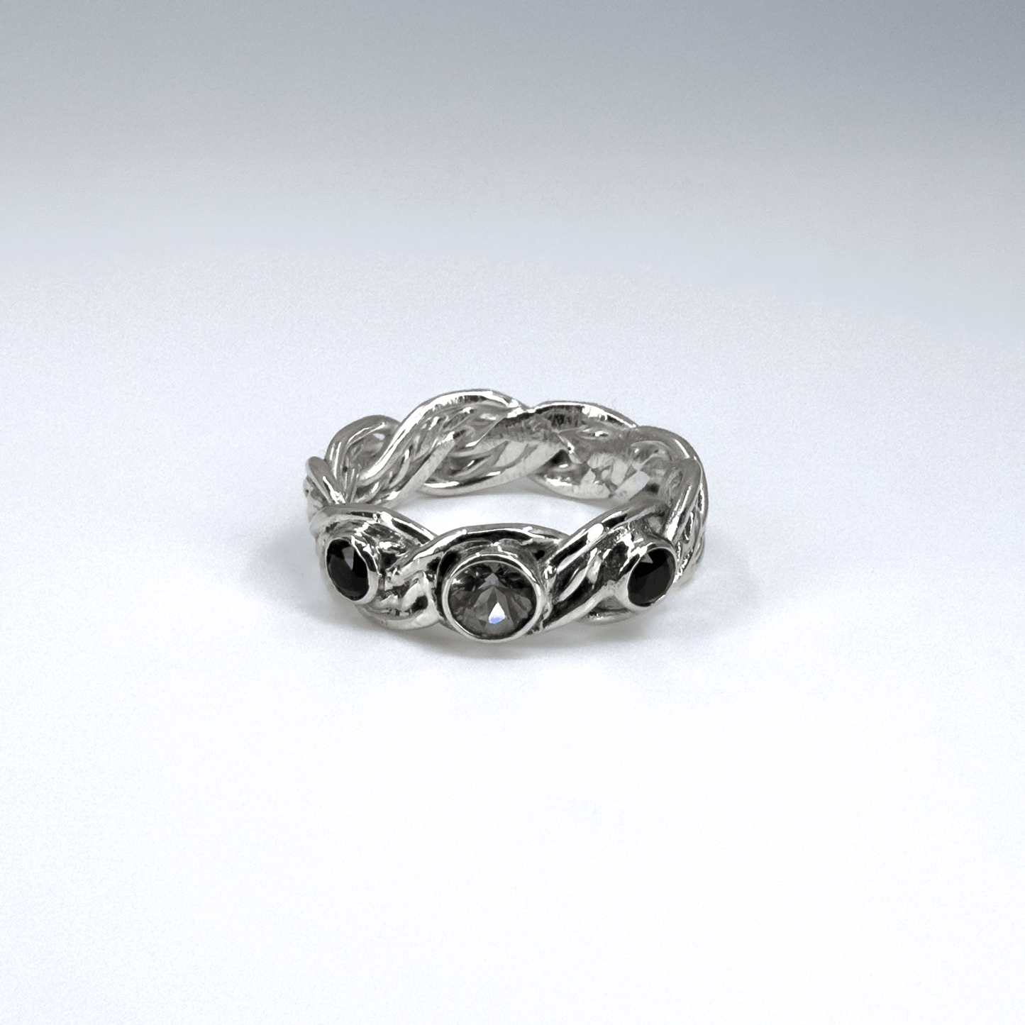 BRAIDED RING - GRAY/BLACK SPINEL